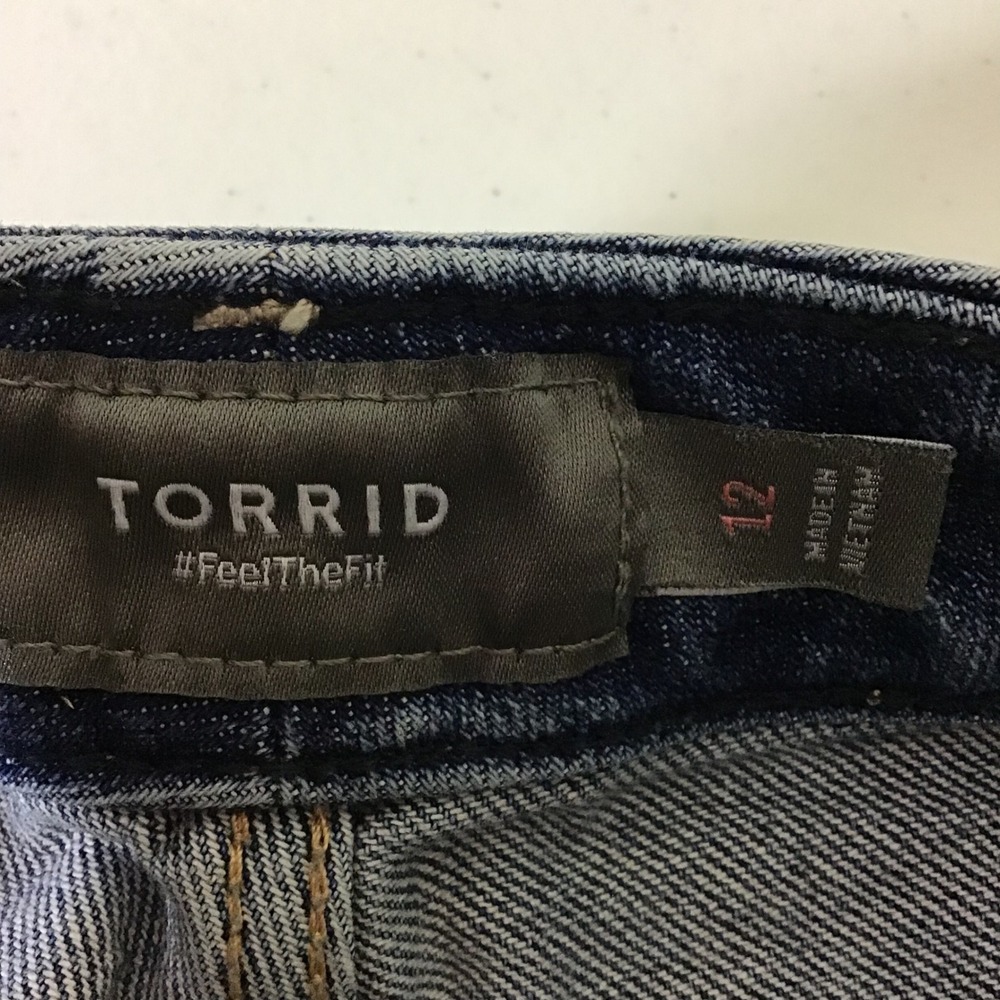 Torrid Size 12 Distressed Denim Shorts Medium Wash Raw Hem Cutoff Distruction - Picture 3 of 5